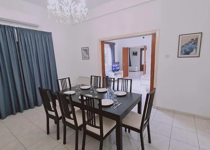 Mythos Down Town House Дом отдыха *