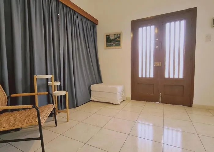 Mythos Down Town House Дом отдыха