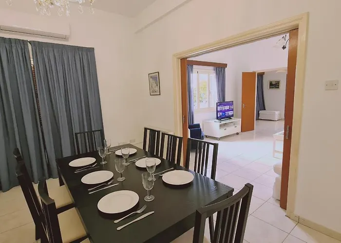 Mythos Down Town House Дом отдыха *